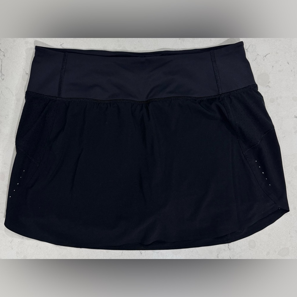 Athleta Run With It 14” Skort in black, size medium